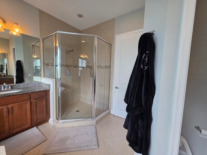 Building Photo - 16007 Whippoorwill Cir