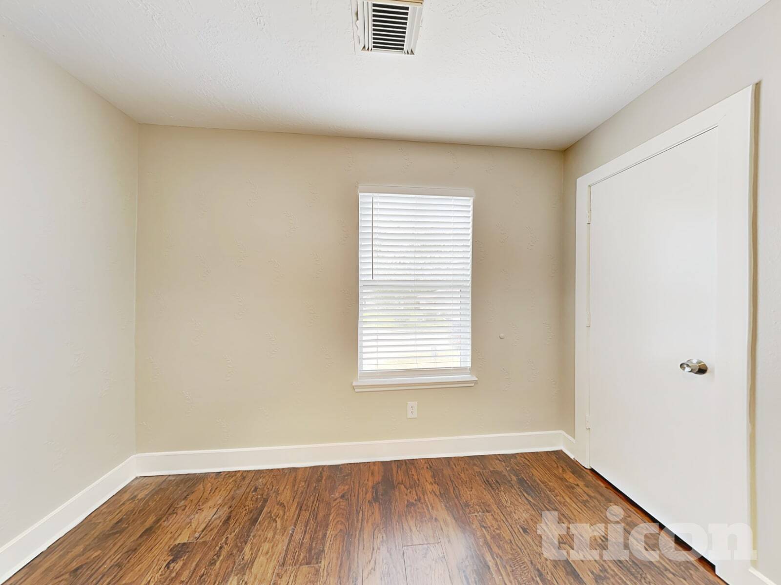 Building Photo - 21899 Pinewilde Ct