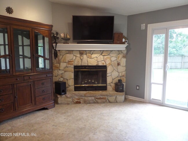 Building Photo - 386 Hickory Hollow Dr