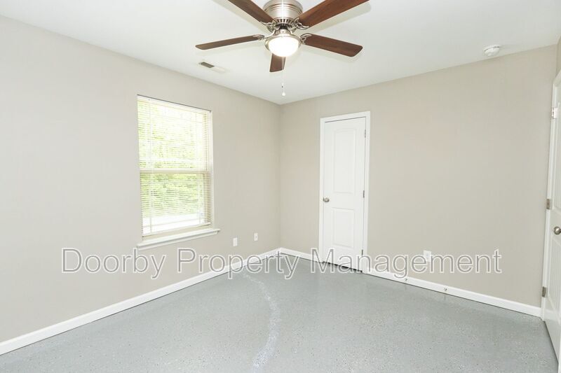 Building Photo - 3850 Youngstown Rd