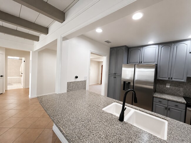 Building Photo - Beautifully Upgraded Los Altos Home!