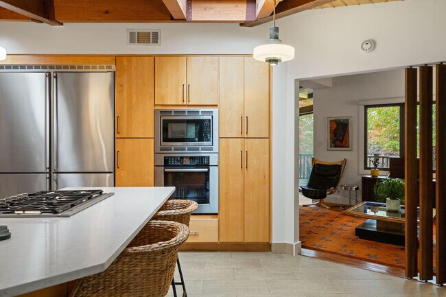 Building Photo - 2720 N Fillmore St