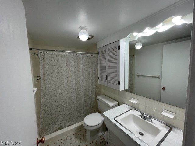 Building Photo - 6960 Carriage Hill Dr
