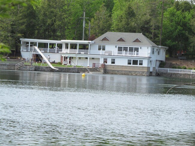 Building Photo - 3 N Lake Rd