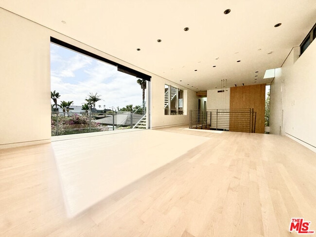 Building Photo - 716 Brooks Ave