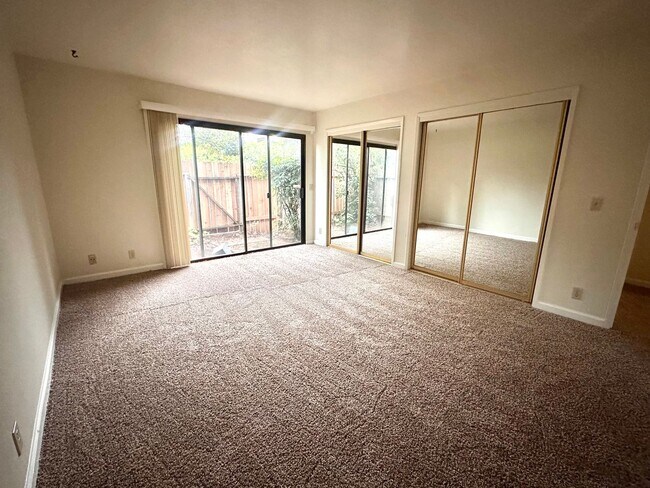 Building Photo - 1473 Manzanita Ave