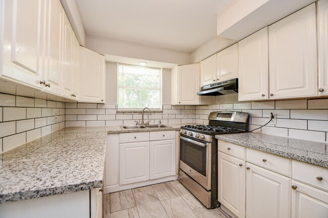 Building Photo - 5811 Greencraig Dr