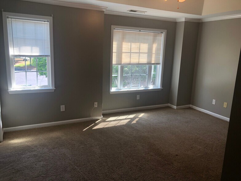 Building Photo - 1776 Heights Cir