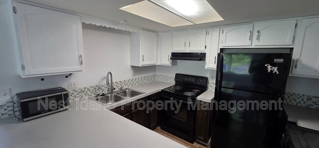 Building Photo - 705 White Cloud Dr