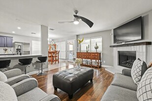 Building Photo - 3605 Peacock Pl