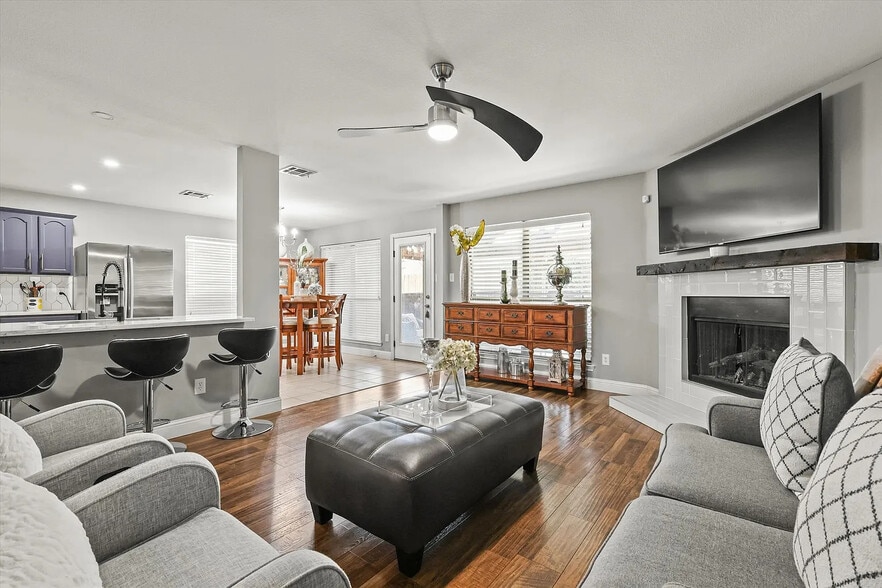 Primary Photo - 3605 Peacock Pl