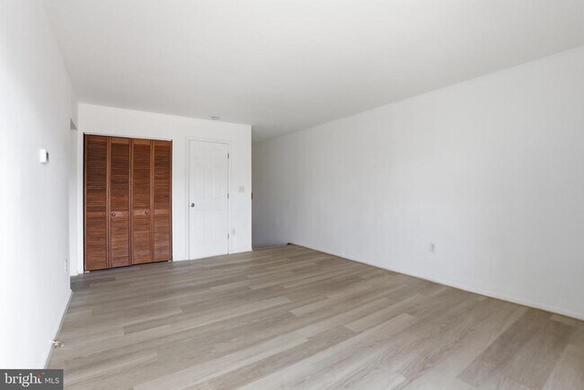 Building Photo - 1242 Liberte Ct