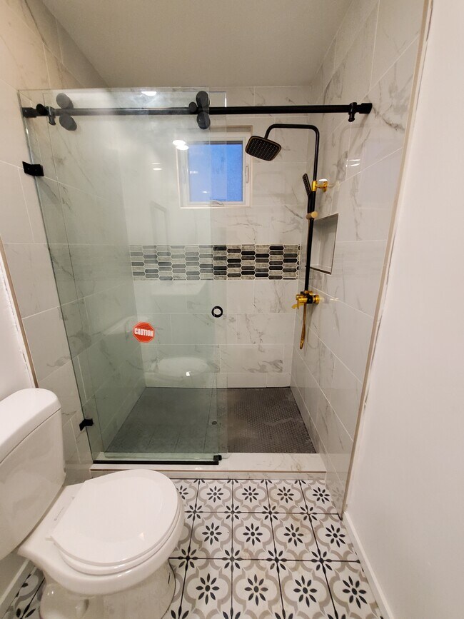 2520 - Bathroom - 2520 Delaware St