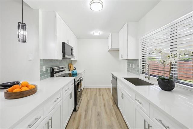 Building Photo - 904 Middle Cove Dr