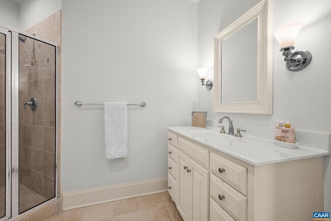 Building Photo - 585 Ragged Mountain Dr