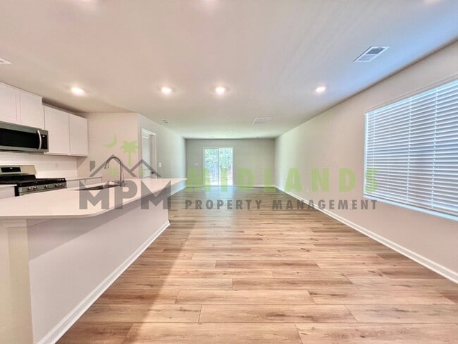 Building Photo - 142 Parkwood Ct