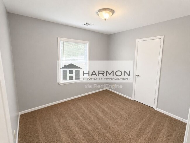 Building Photo - 6458 NW Parkview St