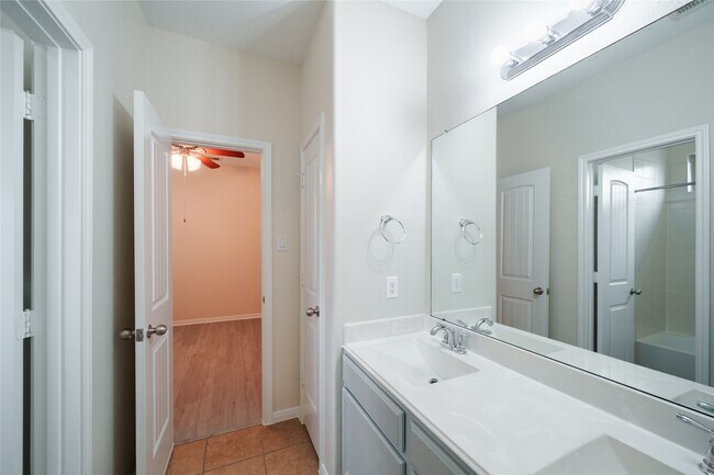 Building Photo - 12206 Cove Bluff Ct