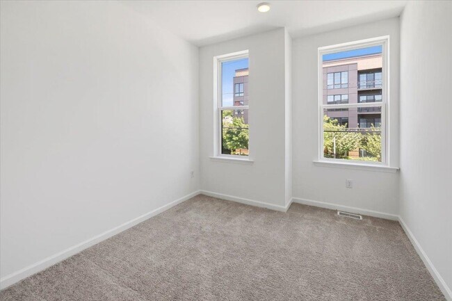 Building Photo - 500 Willow St