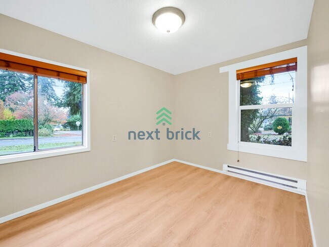 Building Photo - 3 Bed and 1 Bath Single-family Home Availa...