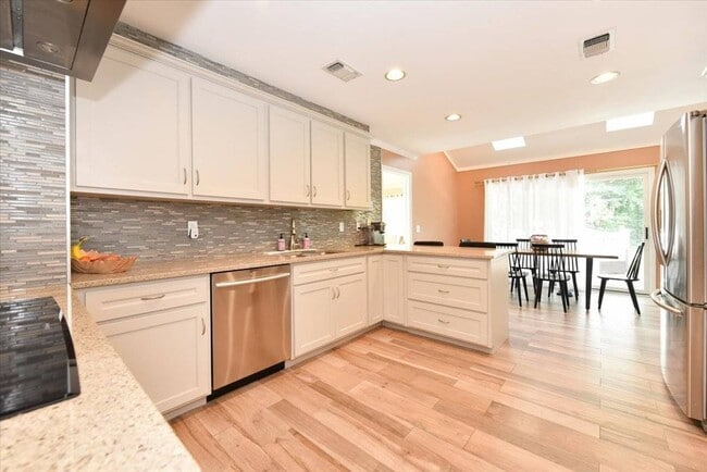 Building Photo - 24 Aldgate Dr W