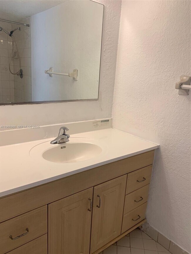 Building Photo - 6520 SW 41st St