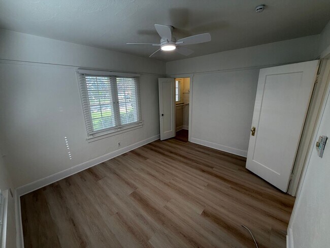 Building Photo - 2 Bedroom | 1 Bathroom | Single family home in Sacramento