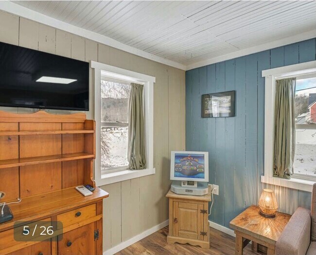 Building Photo - 15 Cottage Rd