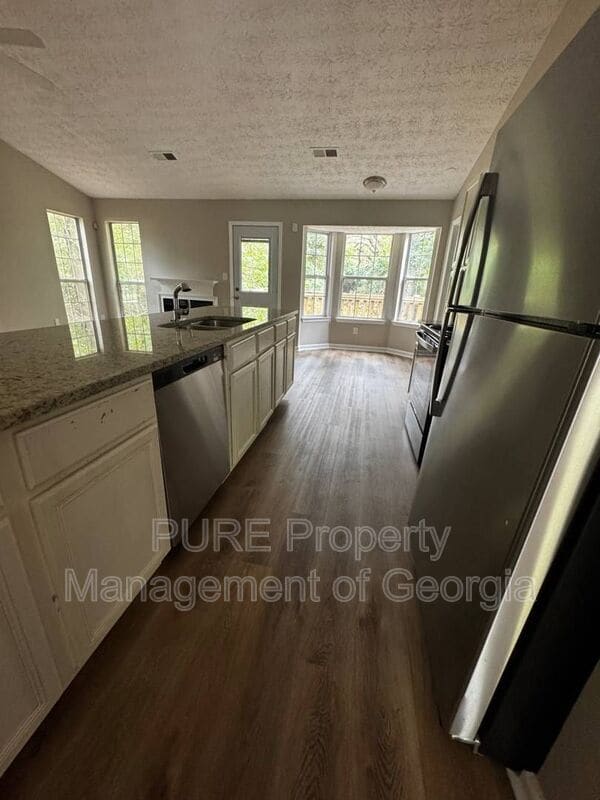 Primary Photo - 3181 Kings Glen Dr