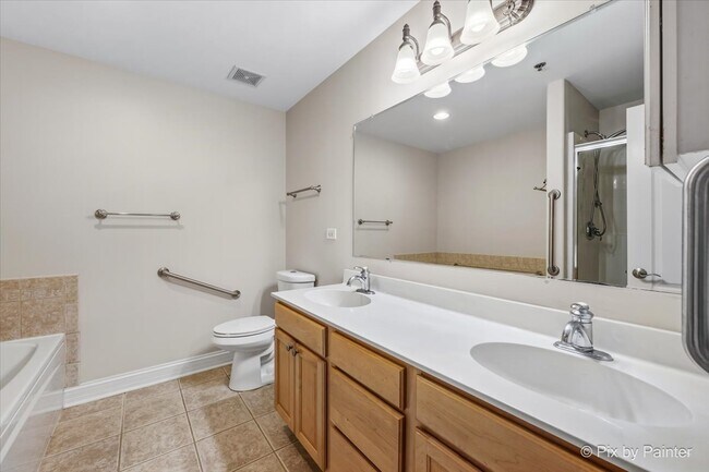 Building Photo - 543 N Hough St