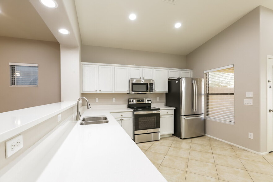 Building Photo - 7110 W Superior Ave