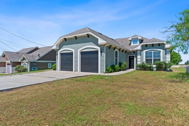 Building Photo - 404 Mesa Dr