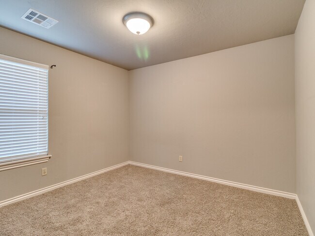 Building Photo - 3813 Normandy Rd
