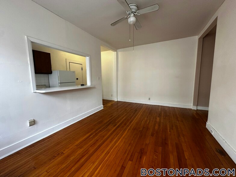 Building Photo - 229 Kelton St