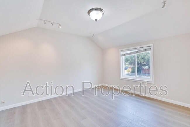 Building Photo - 3806 Century Dr