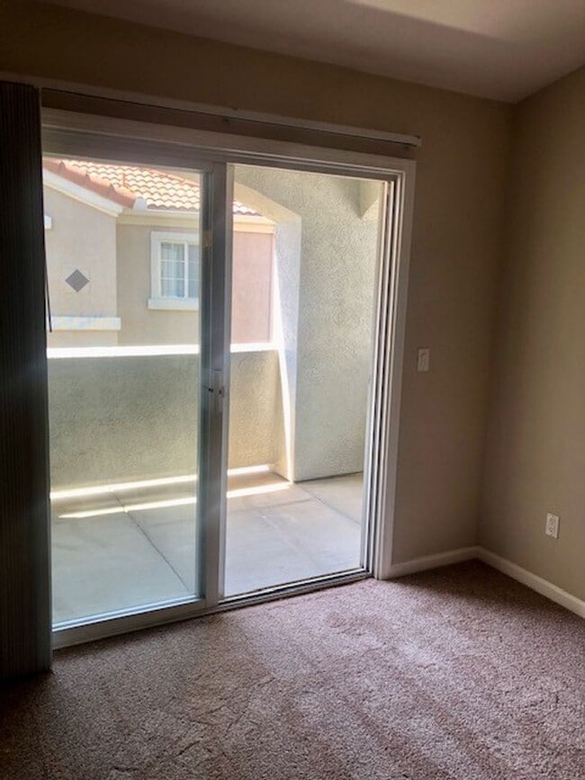 Building Photo - 885 Halidon Way