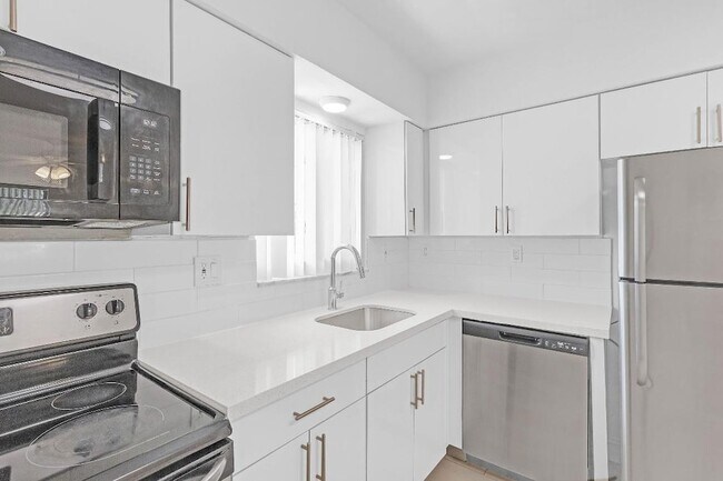 Building Photo - 330 W Camino Real