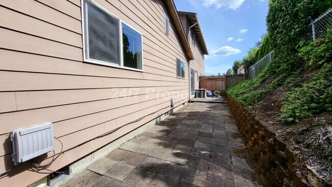Building Photo - 2023-12573MF