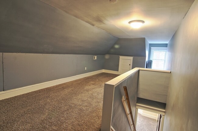 Building Photo - Beautifully Renovated 3BD/1BA Twin!