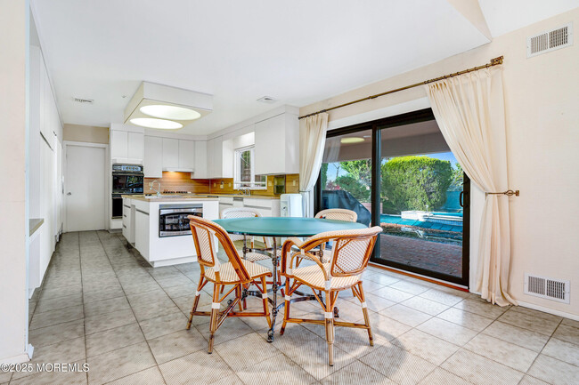 Building Photo - 19 Parker Ave