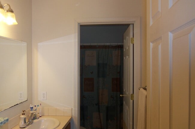 Building Photo - 196 - 3427/3429 SE 3rd