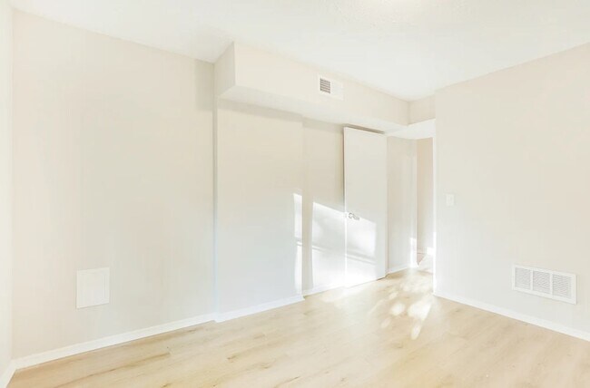 Building Photo - 4857 Aldersbrook Dr