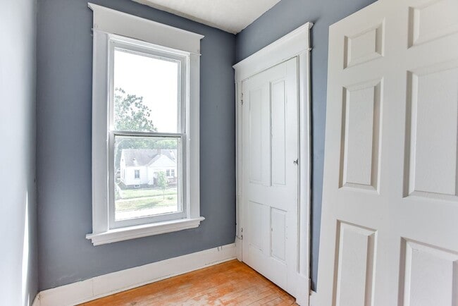 Building Photo - Renovated 3 Bedroom 2 bathroom house. Superb Master suite.