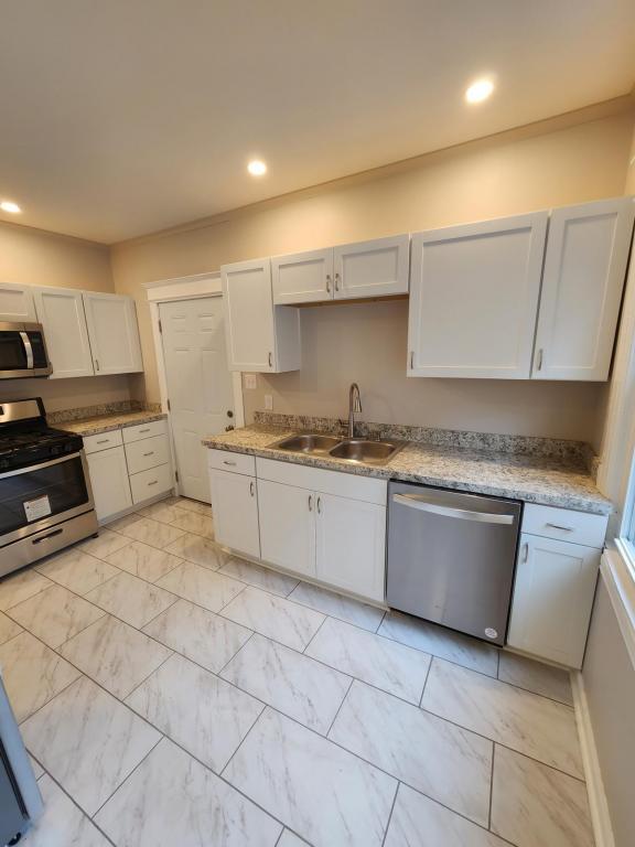 Building Photo - 1723 W Genesee St