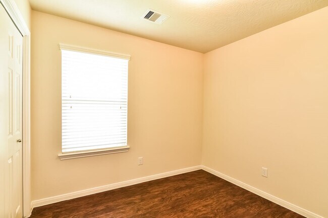 Building Photo - 6107 El Granate Dr