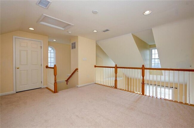 Building Photo - 612 Arbor Ct