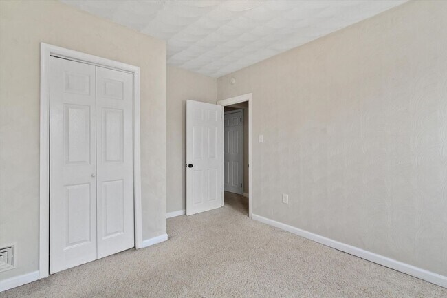 Building Photo - Coming Soon - Spacious 3 Bedroom, 1.5 Bath Home in North York - Central York School District.