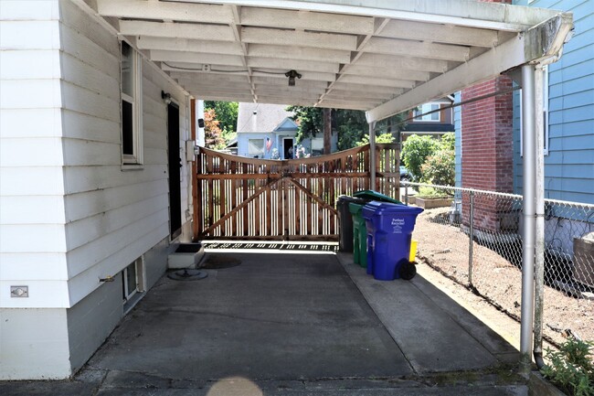 Building Photo - 3/1.5 Bungalow at historic Kenton Park!