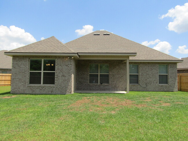 Building Photo - Modern 3-Bedroom Home in Beulah’s Crimson ...