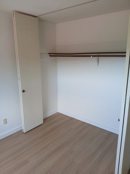 Big closets - 827 Water St